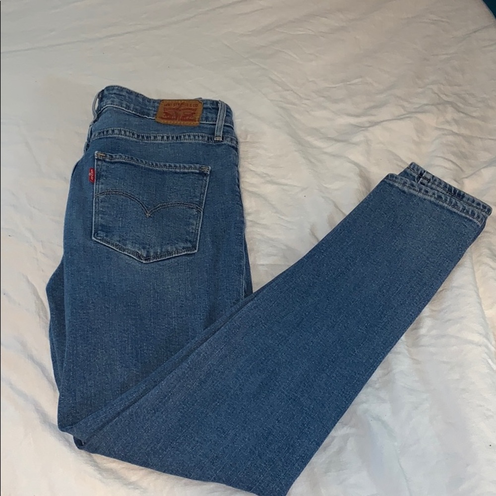 Levi’s High Rise  Ripped Skinny 721